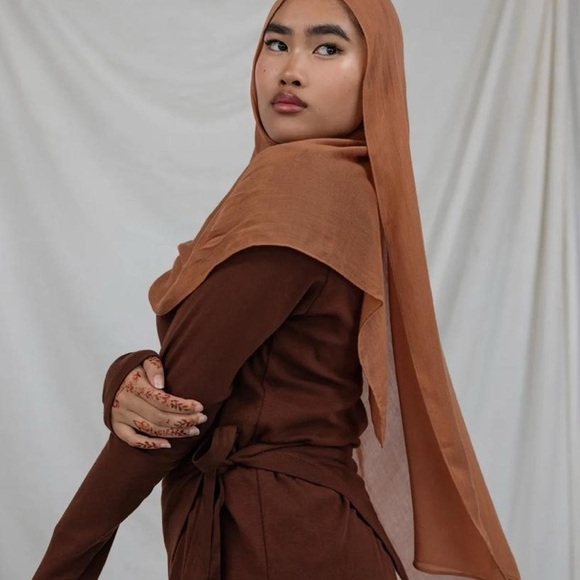 Used | Original VELA Cinnamon Modal Woven Modal Scarf/Hijab - Picture 5 of 6